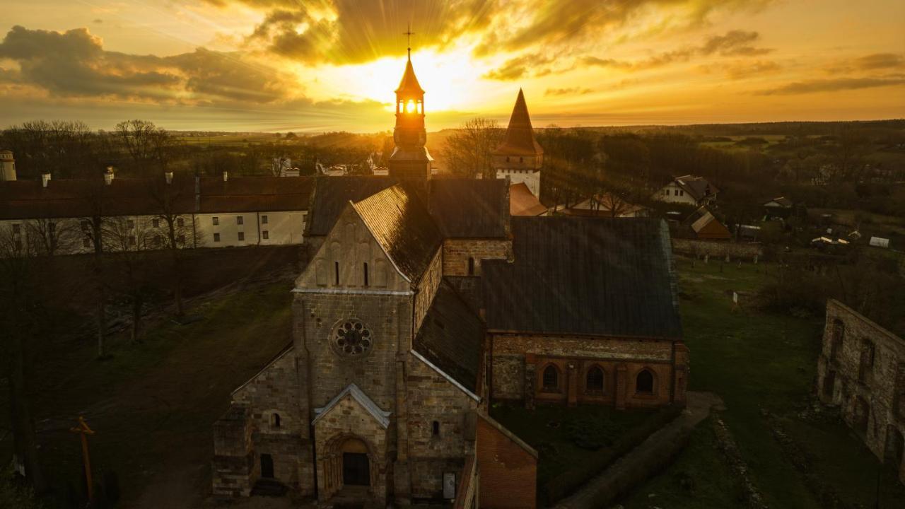 Hotel Podklasztorze Sulejów Extérieur photo