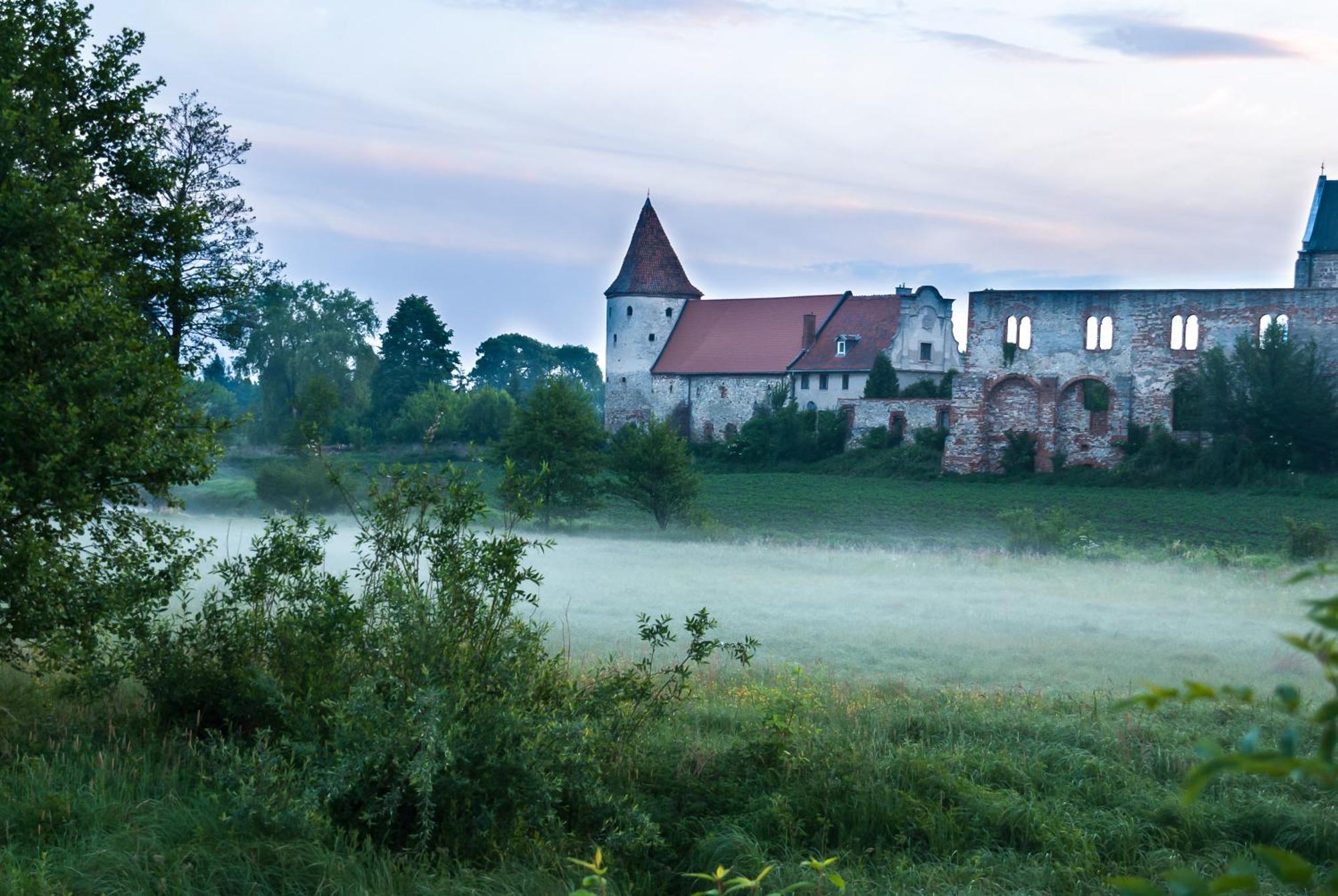 Hotel Podklasztorze Sulejów Extérieur photo