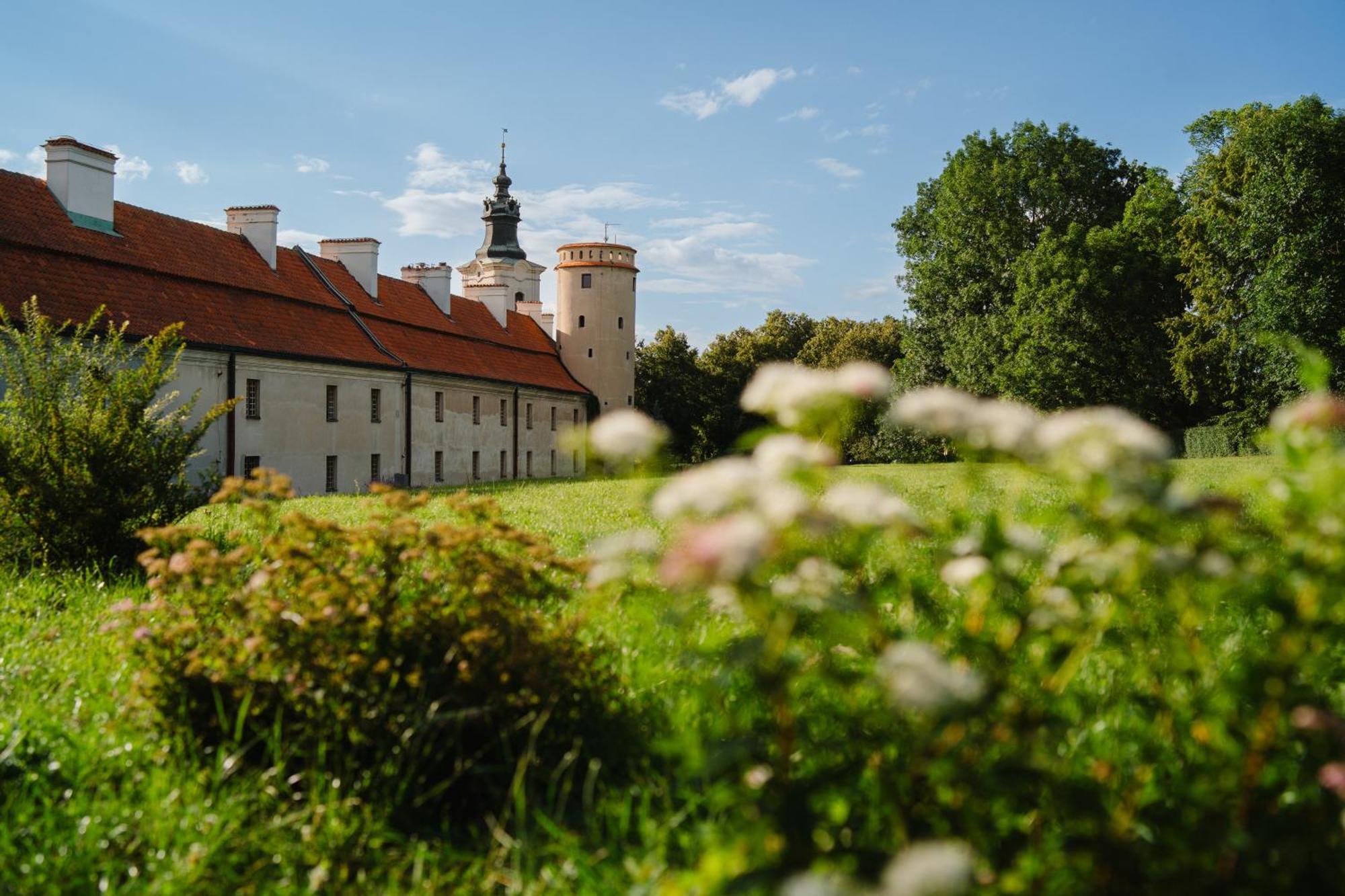 Hotel Podklasztorze Sulejów Extérieur photo