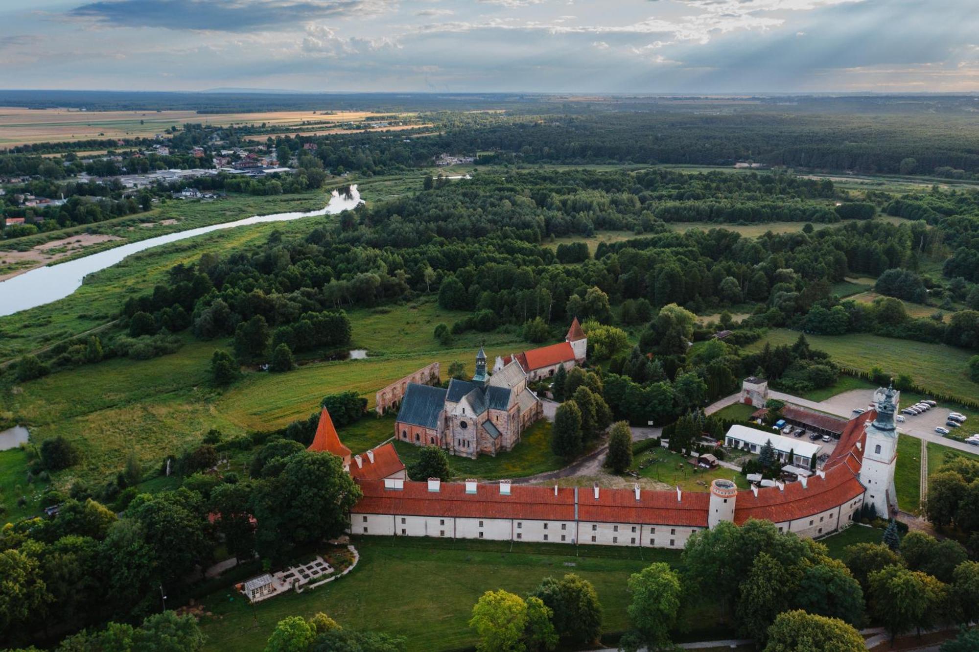 Hotel Podklasztorze Sulejów Extérieur photo